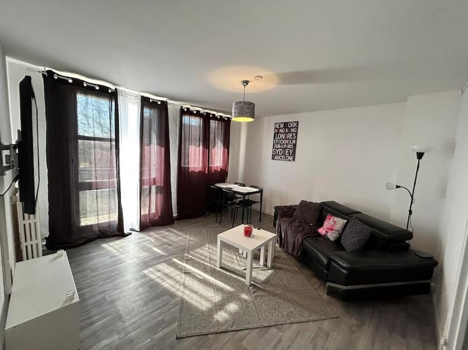 Appartement Cosy 3 Chambres Proche Airbus โคโลมิเยร์ส ภายนอก รูปภาพ